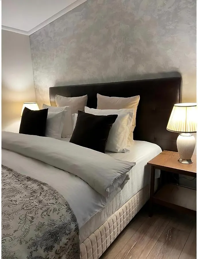 C-Entral American Studio Apartment Bucharest